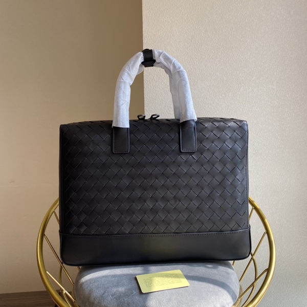 ボッテガヴェネタバッグ正面デザイン